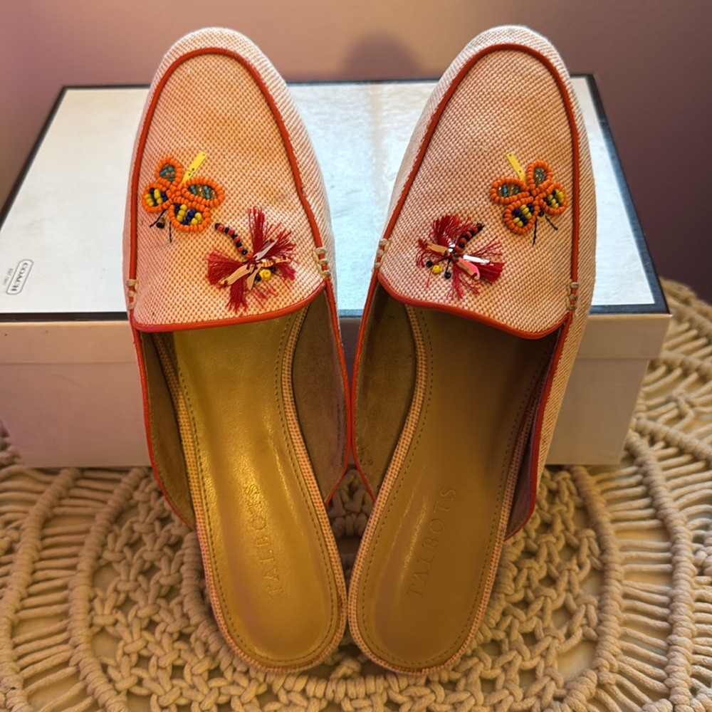 TALBOTS linen & leather trim slip-on w/ beaded butterfly & dragonfly. Size:8.5
